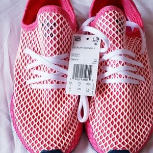 Deerupt Runner J equivalent to 7.5 women's